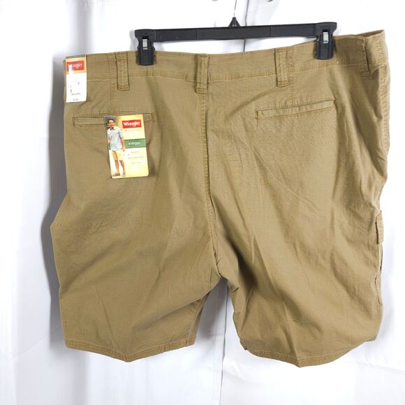 NWT Wrangler Men's 46 Tan Relaxed Fit Knee Length Tech Pocket Shorts - Picture 2 of 8